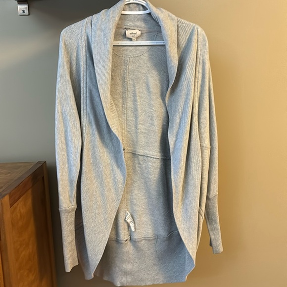 Aritzia Wilfred Cardigan - Picture 1 of 3